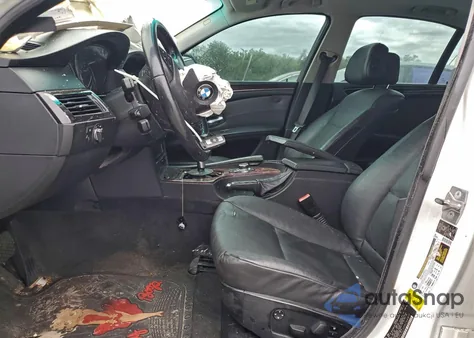 2010 BMW 528 I z USA, uszkodzony, nr VIN WBANU5C50AC441817